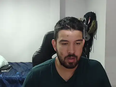 Snapshot of Axel11113 chatting on 10/06/25, 02:20 Axel11113 online show from 10/06/25, 02:20