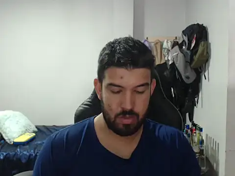 Snapshot of Axel11113 chatting on 10/11/25, 04:44 Axel11113 online show from 10/11/25, 04:44