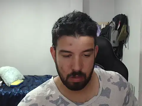 Snapshot of Axel11113 chatting on 10/15/25, 01:17 Axel11113 online show from 10/15/25, 01:17