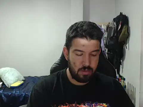 Snapshot of Axel11113 chatting on 10/18/25, 03:31 Axel11113 online show from 10/18/25, 03:31