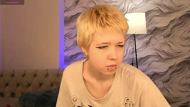 CarolineRichter online show from 10/10/25, 02:21