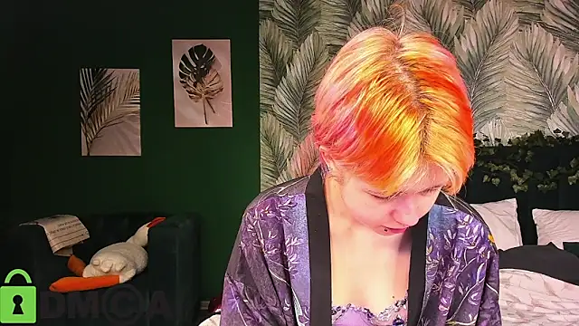 CarolineRichter online show from 12/14/25, 01:44