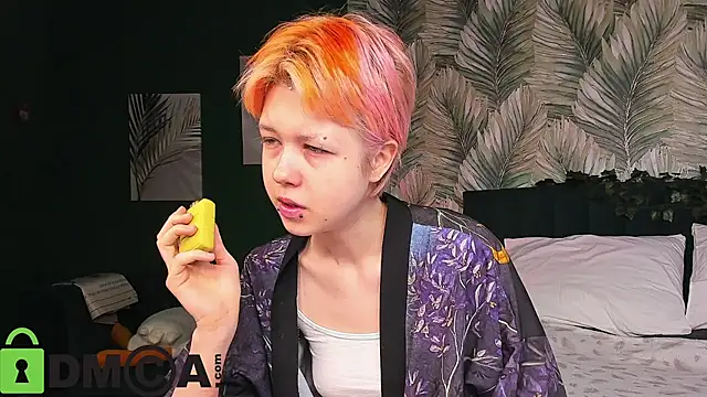 CarolineRichter online show from 12/15/25, 01:54