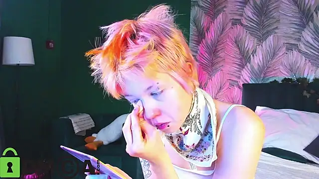 CarolineRichter online show from 12/19/25, 01:23