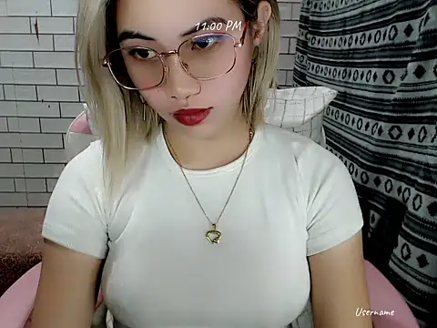 Rainea149 online show from 11/12/25, 03:01