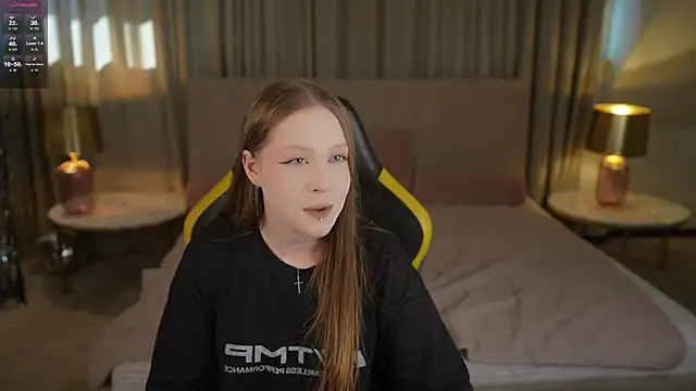 Snapshot of Esmie_Smile chatting on 09/26/25, 02:21 Esmie Smile online show from 09/26/25, 02:21