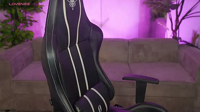 Esmie Smile online show from 04/12/26, 11:10