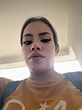 Snapshot of emma-conti2 chatting on 07/17/26, 02:24 emma-conti2 online show from 07/17/26, 02:24