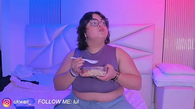 lulukawai16 online show from 04/15/26, 07:21