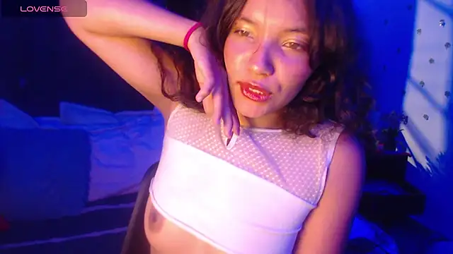 mia blue01 online show from 11/04/25, 12:54