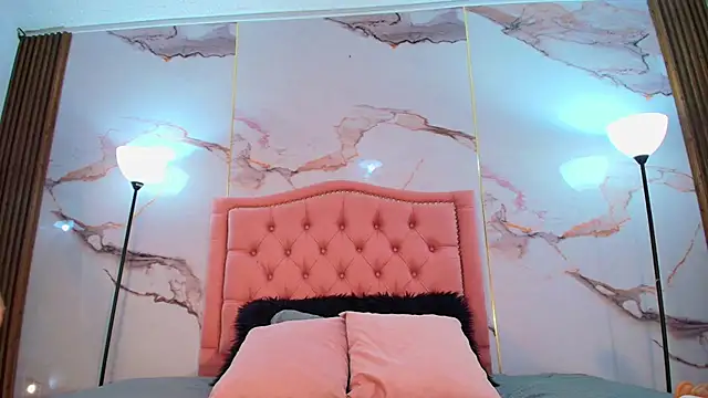 AlyaThompson online show from 12/21/25, 04:19