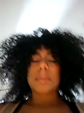 Snapshot of Yerystar chatting on 09/10/25, 02:11 Yerystar online show from 09/10/25, 02:11