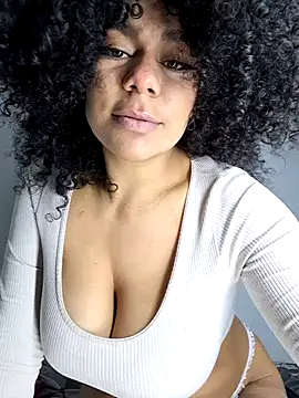 Snapshot of Yerystar chatting on 09/10/25, 10:32 Yerystar online show from 09/10/25, 10:32