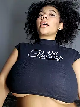 Snapshot of Yerystar chatting on 10/08/25, 11:24 Yerystar online show from 10/08/25, 11:24