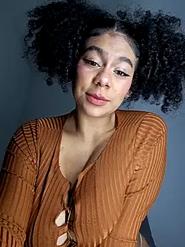 Snapshot of Yerystar chatting on 10/12/25, 09:47 Yerystar online show from 10/12/25, 09:47