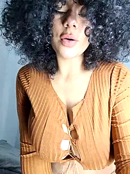 Snapshot of Yerystar chatting on 10/20/25, 02:01 Yerystar online show from 10/20/25, 02:01