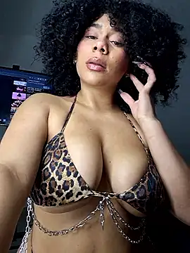 Snapshot of Yerystar chatting on 10/26/25, 10:25 Yerystar online show from 10/26/25, 10:25