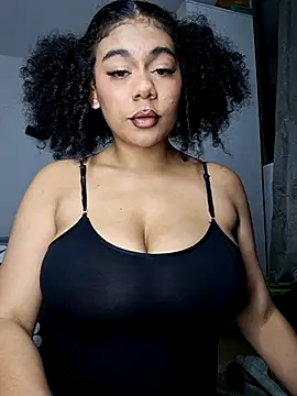 Snapshot of Yerystar chatting on 02/19/26, 03:24 Yerystar online show from 02/19/26, 03:24