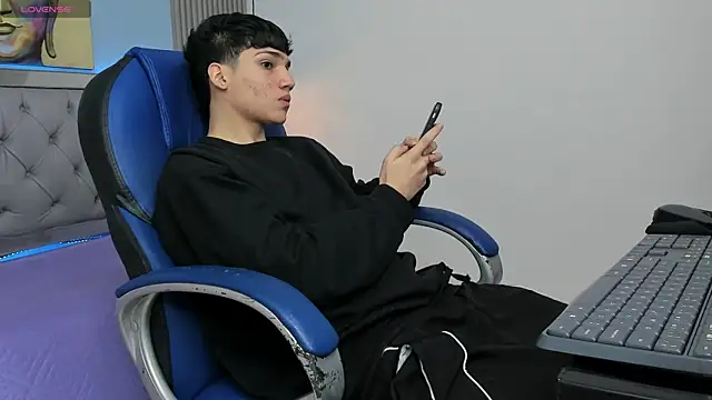 SamBlack  online show from 04/25/26, 01:41