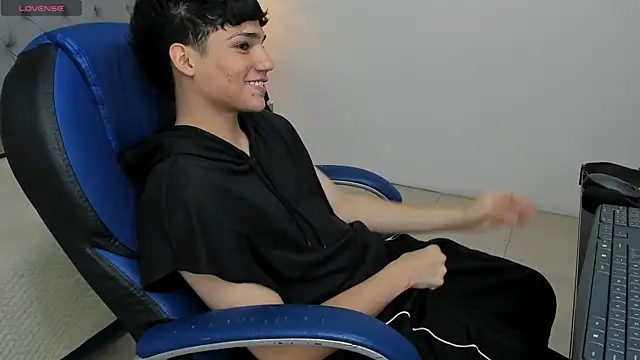 Snapshot of SamBlack_ chatting on 04/29/26, 12:31 SamBlack online show from 04/29/26, 12:31