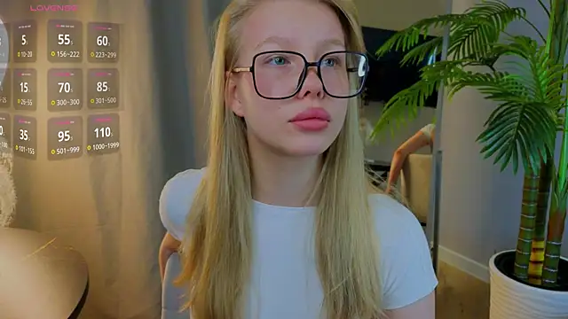 Snapshot of emilyshepar_d chatting on 09/24/25, 02:04 emilyshepar d online show from 09/24/25, 02:04