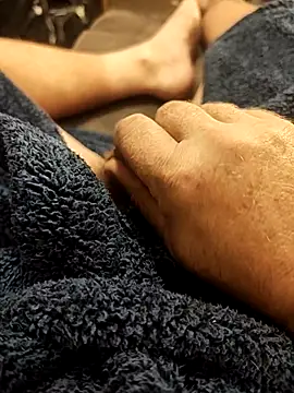 Snapshot of hubbyfun19 chatting on 11/22/25, 06:45 hubbyfun19 online show from 11/22/25, 06:45