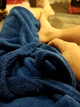 Snapshot of hubbyfun19 chatting on 12/20/25, 03:46 hubbyfun19 online show from 12/20/25, 03:46