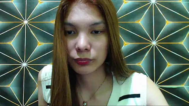 Snapshot of Mhinna chatting on 12/22/25, 03:58 Mhinna online show from 12/22/25, 03:58