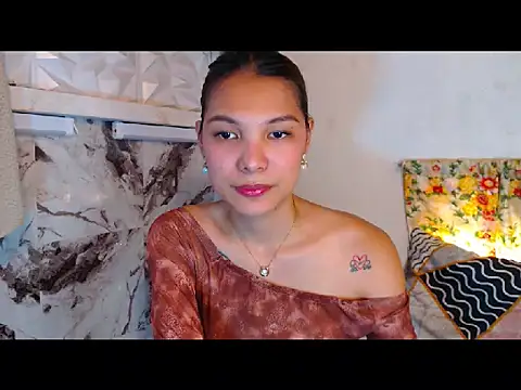 Snapshot of Mhinna chatting on 04/12/26, 05:01 Mhinna online show from 04/12/26, 05:01