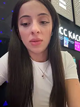 Snapshot of Yesmoree chatting on 09/08/25, 02:16 Yesmoree online show from 09/08/25, 02:16