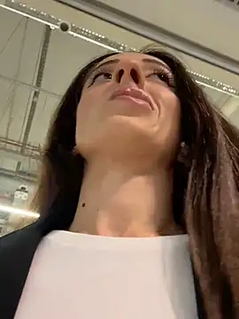 Snapshot of Yesmoree chatting on 09/26/25, 01:48 Yesmoree online show from 09/26/25, 01:48