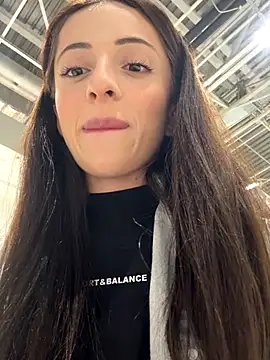 Snapshot of Yesmoree chatting on 10/02/25, 10:00 Yesmoree online show from 10/02/25, 10:00