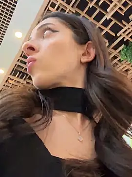 Snapshot of Yesmoree chatting on 10/04/25, 12:47 Yesmoree online show from 10/04/25, 12:47