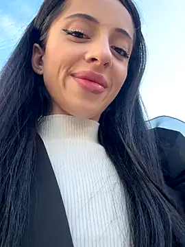 Snapshot of Yesmoree chatting on 10/07/25, 11:51 Yesmoree online show from 10/07/25, 11:51