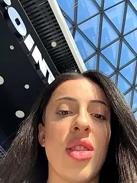 Snapshot of Yesmoree chatting on 10/10/25, 11:20 Yesmoree online show from 10/10/25, 11:20