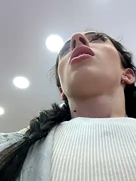 Snapshot of Yesmoree chatting on 10/27/25, 12:20 Yesmoree online show from 10/27/25, 12:20