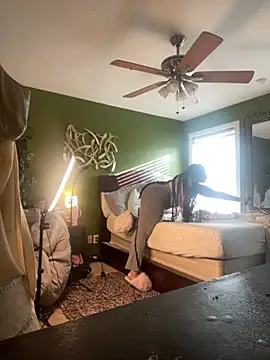 caramel  cremes online show from 11/25/25, 02:50