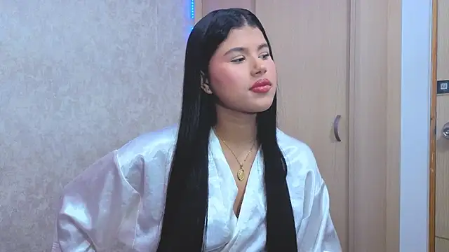 yulissa girls online show from 04/19/26, 01:32