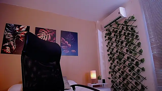 ChristopherBlack  online show from 11/05/25, 01:11