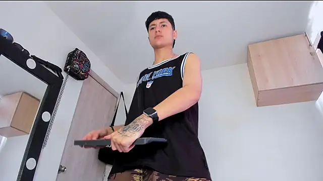 Mateo Escobar online show from 09/08/25, 03:44