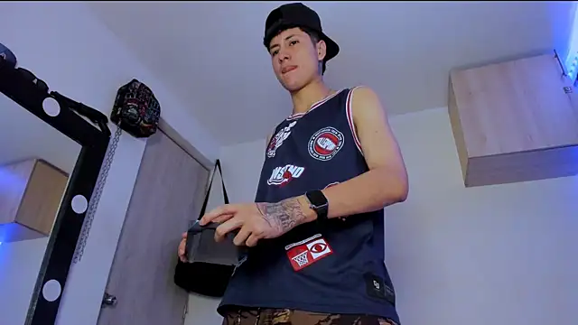 Mateo Escobar online show from 09/10/25, 04:51