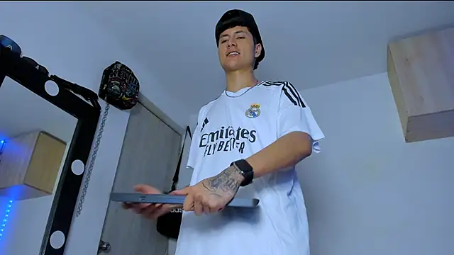 Mateo Escobar online show from 09/11/25, 04:56