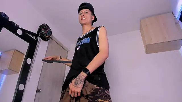 Mateo Escobar online show from 09/20/25, 04:08