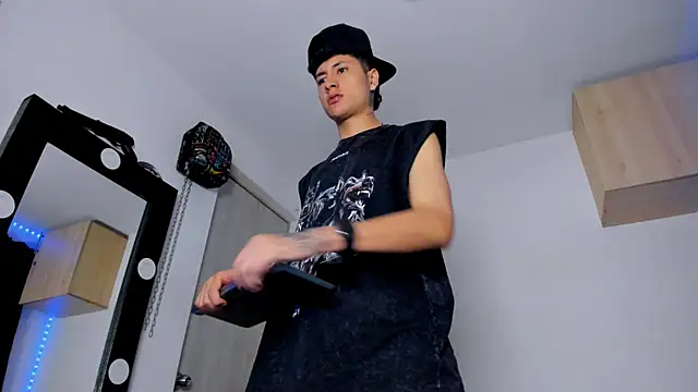 Mateo Escobar online show from 09/23/25, 12:13