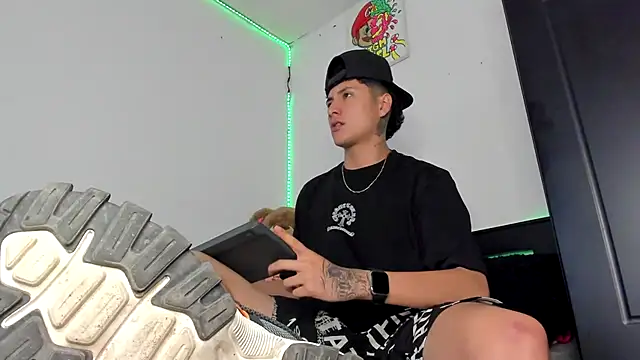 Snapshot of Mateo_Escobar chatting on 11/18/25, 01:33 Mateo Escobar online show from 11/18/25, 01:33