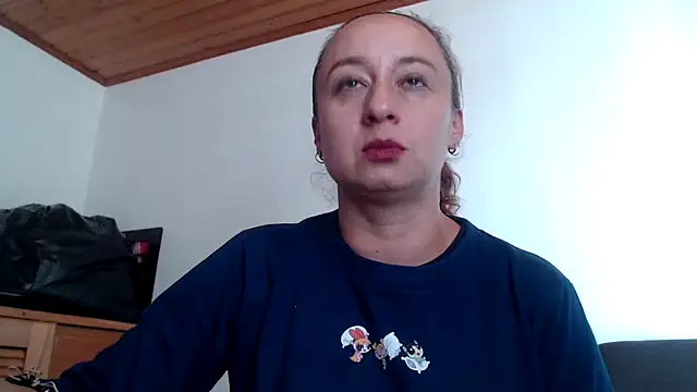 Snapshot of Milf_Valeria chatting on 05/22/26, 05:40 Milf Valeria online show from 05/22/26, 05:40