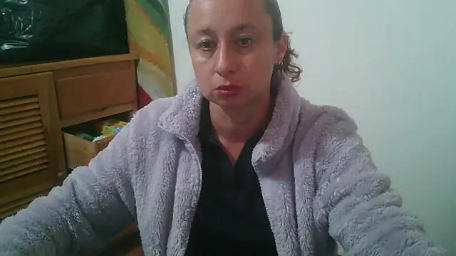 Snapshot of Milf_Valeria chatting on 05/26/26, 04:14 Milf Valeria online show from 05/26/26, 04:14