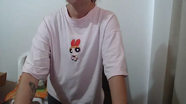 Snapshot of Milf_Valeria chatting on 06/05/26, 03:40 Milf Valeria online show from 06/05/26, 03:40