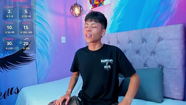 MaxiWildd online show from 03/26/26, 01:06