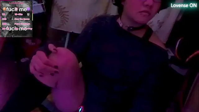 Snapshot of Ftm_Bunny chatting on 12/17/25, 12:33 Ftm Bunny online show from 12/17/25, 12:33